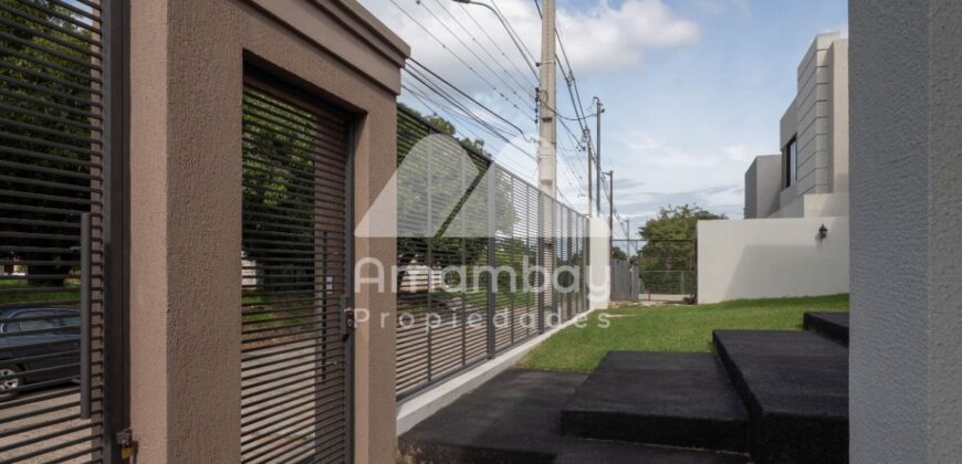 0193 RESIDENCIA EN LAMBARÉ, BARRIO PARQUES DEL YACHT