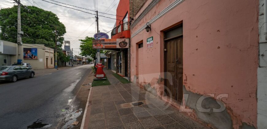 0239 CASA EN EL CENTRO DE LUQUE, A MEDIA CUADRA DE SANTUARIO VIRGEN DEL ROSARIO