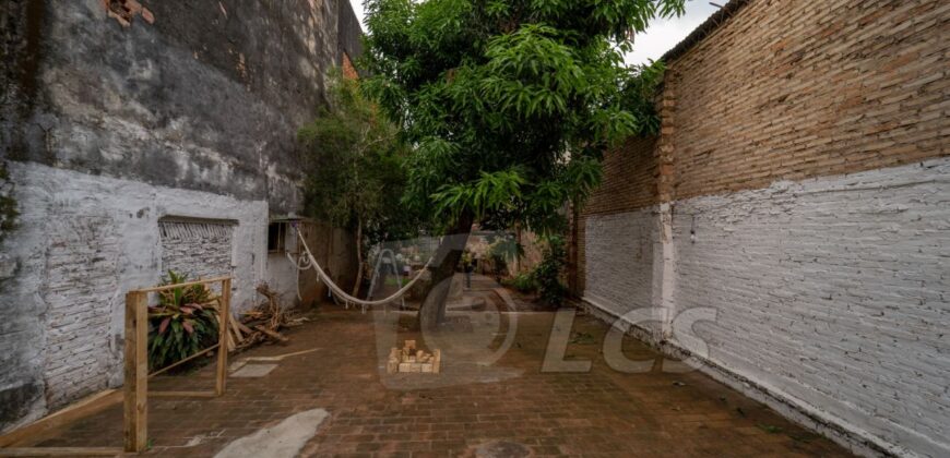 0239 CASA EN EL CENTRO DE LUQUE, A MEDIA CUADRA DE SANTUARIO VIRGEN DEL ROSARIO