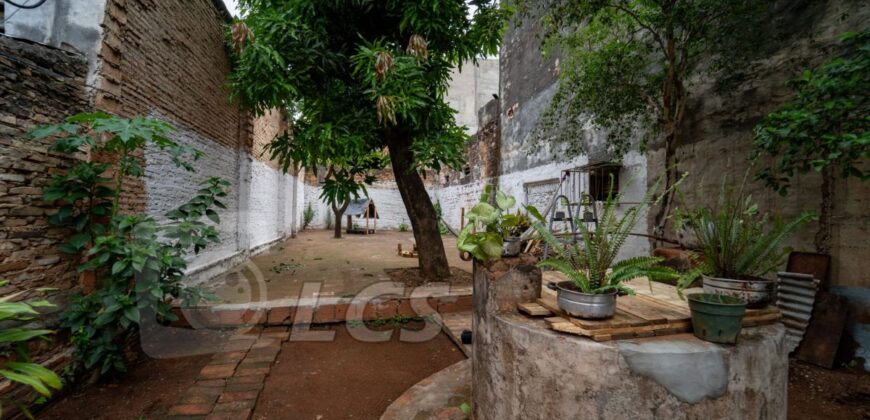 0239 CASA EN EL CENTRO DE LUQUE, A MEDIA CUADRA DE SANTUARIO VIRGEN DEL ROSARIO