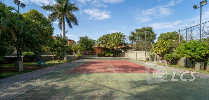 0174 RESIDENCIA EN BARRIO RECOLETA, ZONA AVDA. CHOFERES DEL CHACO