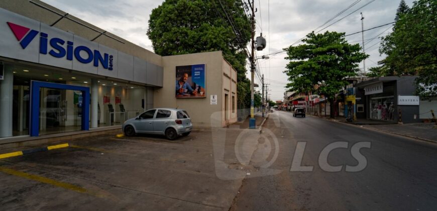 0239 CASA EN EL CENTRO DE LUQUE, A MEDIA CUADRA DE SANTUARIO VIRGEN DEL ROSARIO