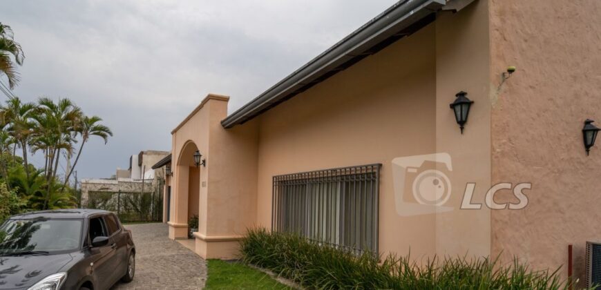 A0206 ALQUILO RESIDENCIA EN LAMBARÉ, ZONA YACHT Y GOLF CLUB