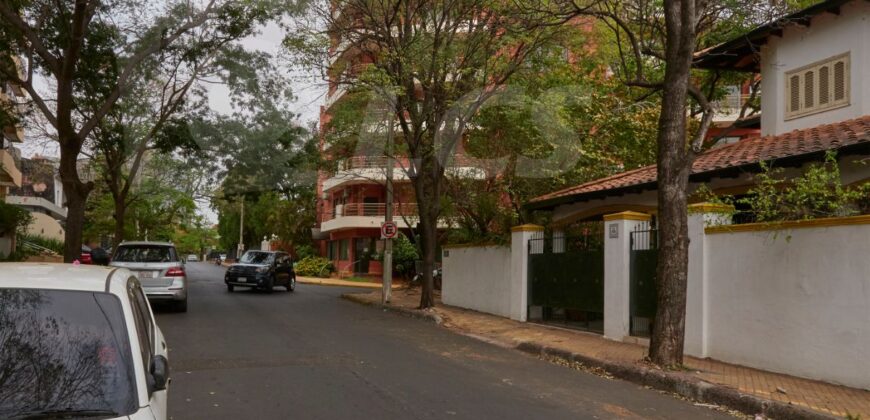 A0023 ALQUILO CASA EN BARRIO LAS MERCEDES, ZONA COLEGIO INTERNACIONAL