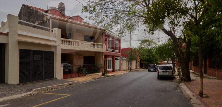 A0023 ALQUILO CASA EN BARRIO LAS MERCEDES, ZONA COLEGIO INTERNACIONAL