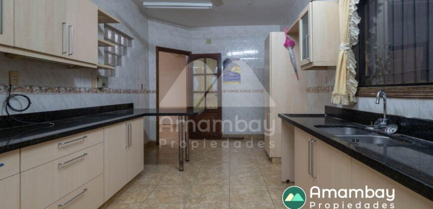 0414 RESIDENCIA EN BARRIO LAS MERCEDES, ZONA AVDA. ESPAÑA