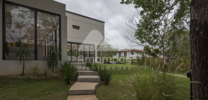 0496 RESIDENCIA A ESTRENAR EN SAN BERNARDINO, ZONA AVDA. GUILLERMO NAUMANN 