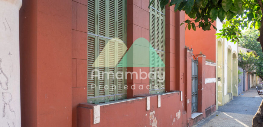 0563 CASA EN BARRIO LA ENCARNACIÓN, ZONA COLEGIO CRISTO REY