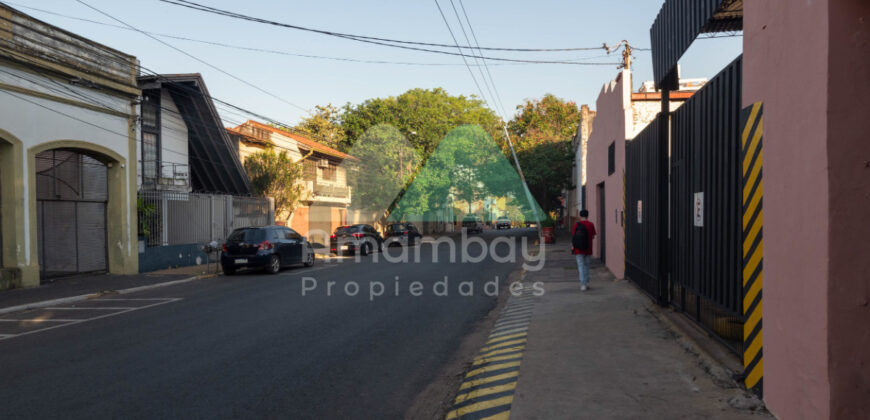 0563 CASA EN BARRIO LA ENCARNACIÓN, ZONA COLEGIO CRISTO REY